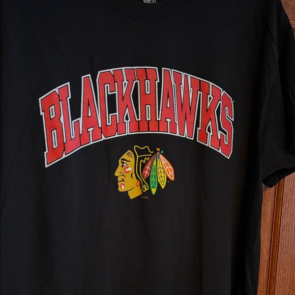 NHL Blackhawks Black and Red Tee - Picture 4 of 7